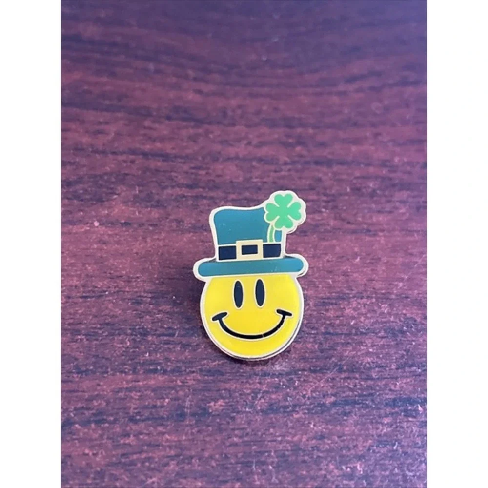 Walmart Smiley Mascot St. Patrick's Day Lapel‎ Hat Pin